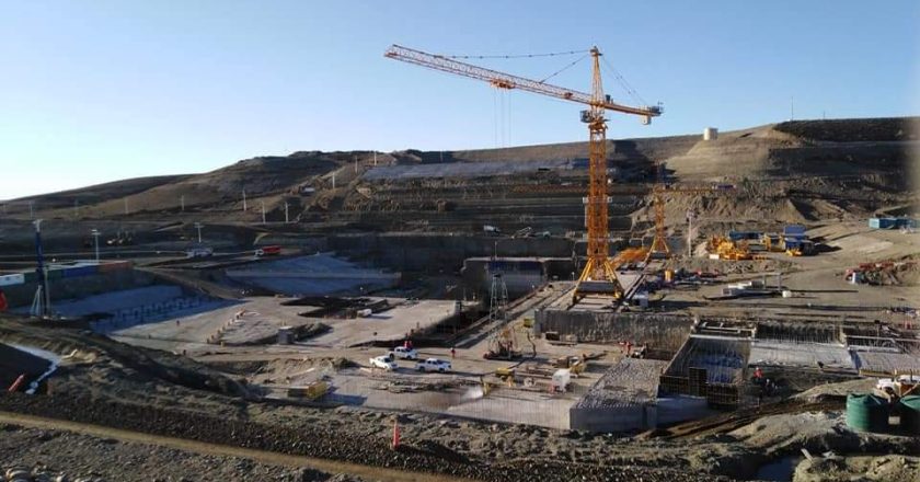 Motosierra a full: 1.800 despidos en la construcción de las represas de Santa Cruz por la parálisis de la obra pública decidida por el Gobierno Nacional