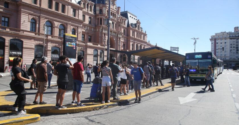 #URGENTE La medida de fuerza de la UTA se siente con fuerza en todo el AMBA y hace recalcular al Gobierno que los cita para buscar una salida