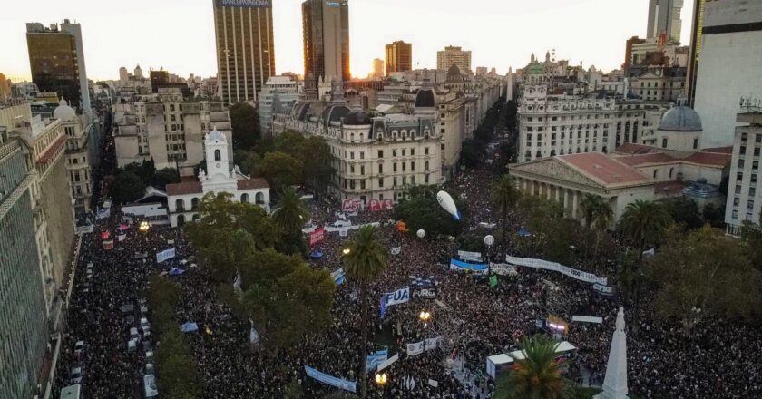 Con una fuerte presencia sindical, el país se movilizó en defensa de la universidad pública