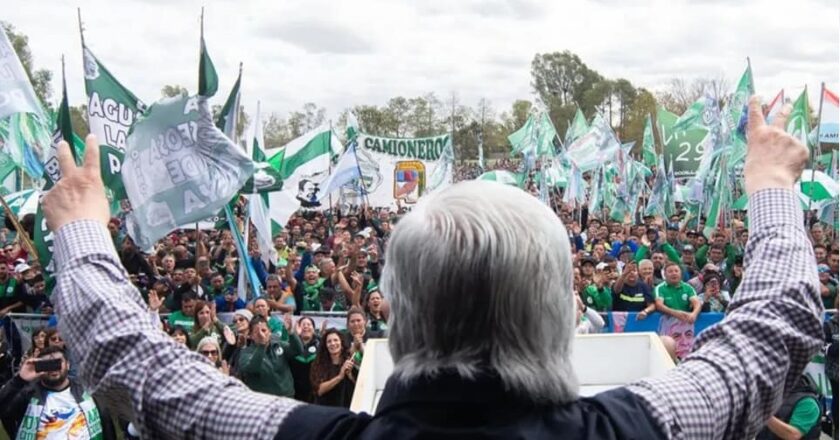 Moyano reunió a 20 mil delegados, se llevó el mandato para paralizar los camiones y le mandó un mensaje al Gobierno: «Van a tener que pagar el 45% de aumento»