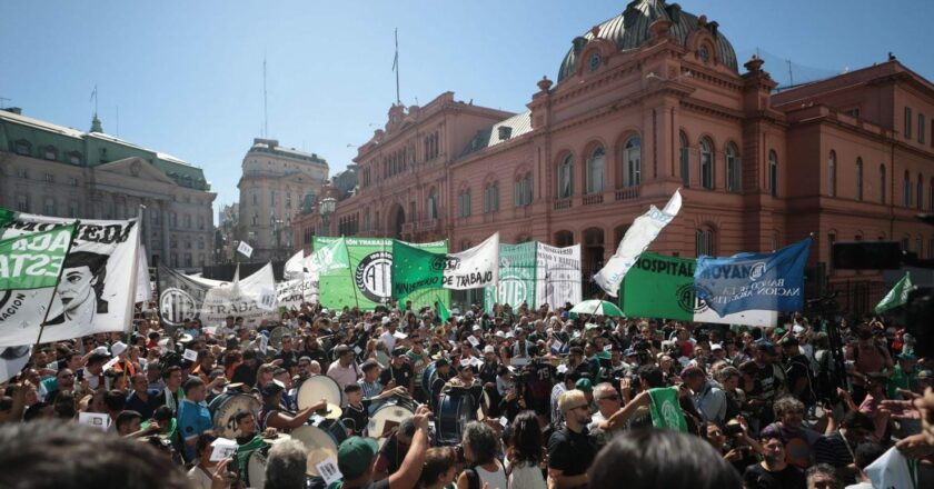 ATE se moviliza a la ANSES contra los despidos, el desguace del organismo y el cierre de 72 delegaciones