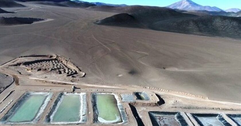 Una empresa de Emiratos Árebes desembarca en Catamarca para explotar el litio y promete crear 700 empleos