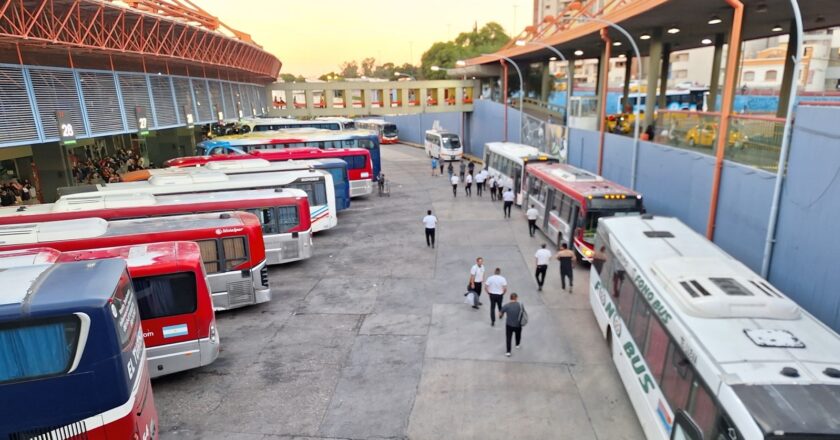 Sin acuerdo salarial, el gremio de choferes de colectivos cordobés anunció dos paros de transporte interurbano para la próxima semana