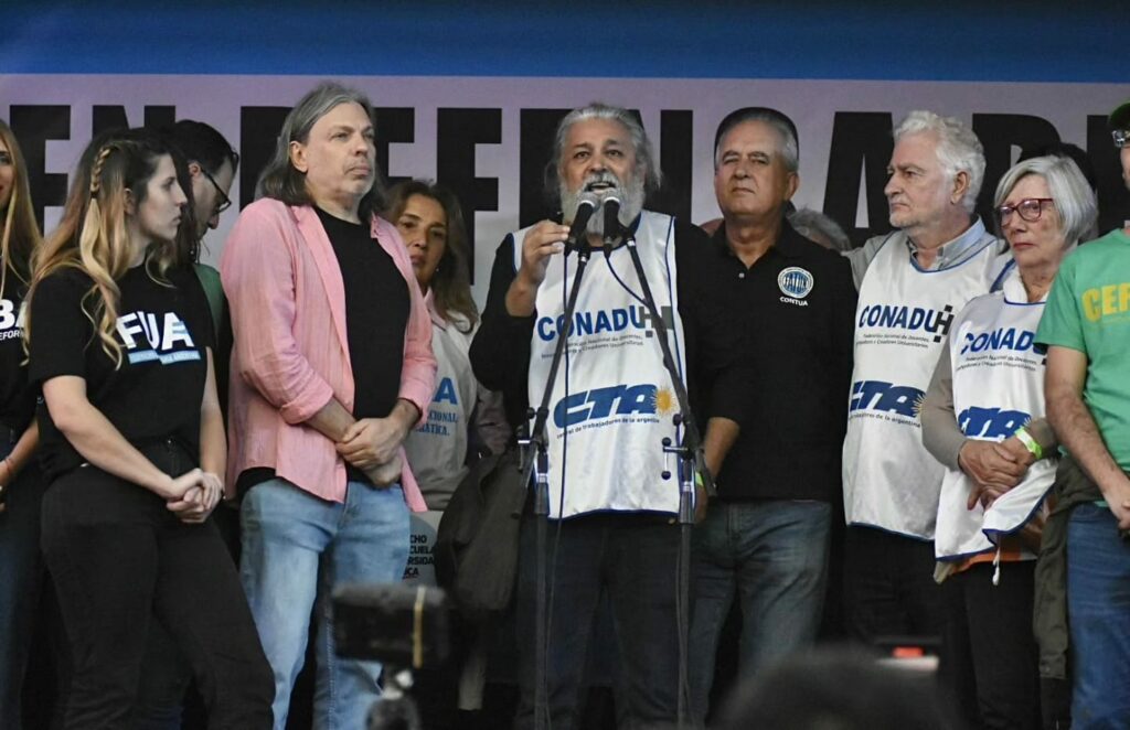 Con una fuerte presencia sindical, el país se movilizó en defensa de la educación pública