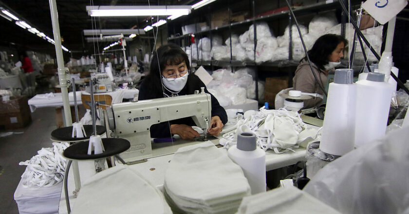 La mitad de las empresas textiles ya aplicaron recortes en el empleo y el gremio dice que son 1500 los trabajadores afectados