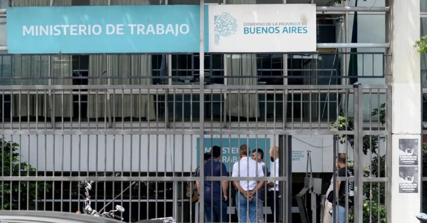 La provincia de Buenos Aires reprogramó las reuniones paritarias de estatales y judiciales previstas para hoy