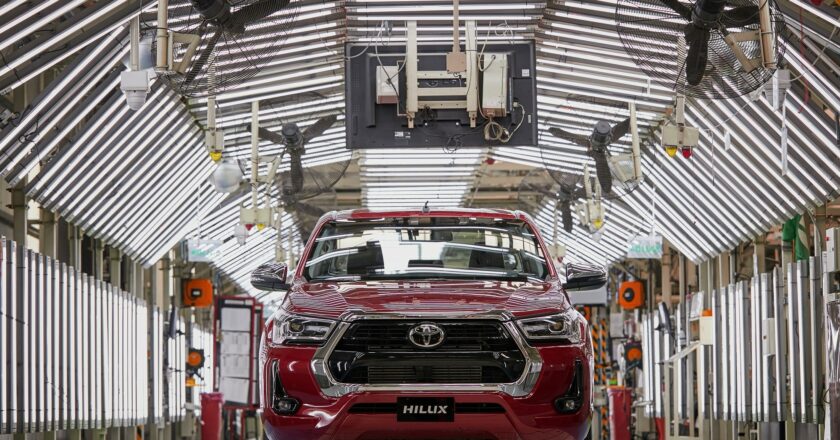 #EXCLUSIVO Toyota proyecta una caída más pronunciada de lo esperado al inicio de 2024 y ya se habla del recorte de un turno de producción