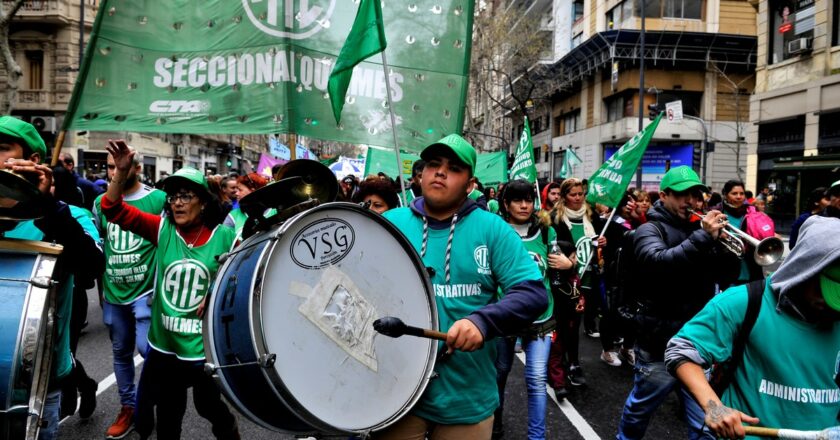 ATE definió retiros masivos de estatales de lugares de trabajo a partir de las 12 por la marcha universitaria