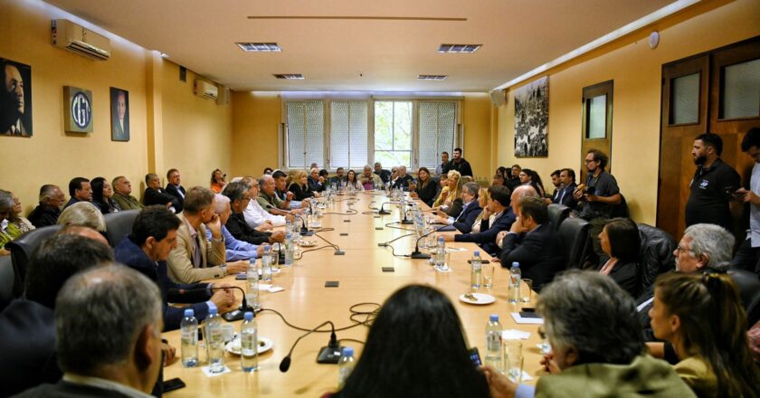 La CGT recibió a los Senadores de Unión por la Patria que se comprometieron a no aprobar la restitución de Ganancias