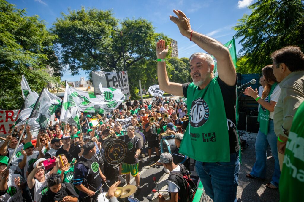 ATE se moviliza a la ANSES contra los despidos, el desguace del organismo y el cierre de 72 delegaciones