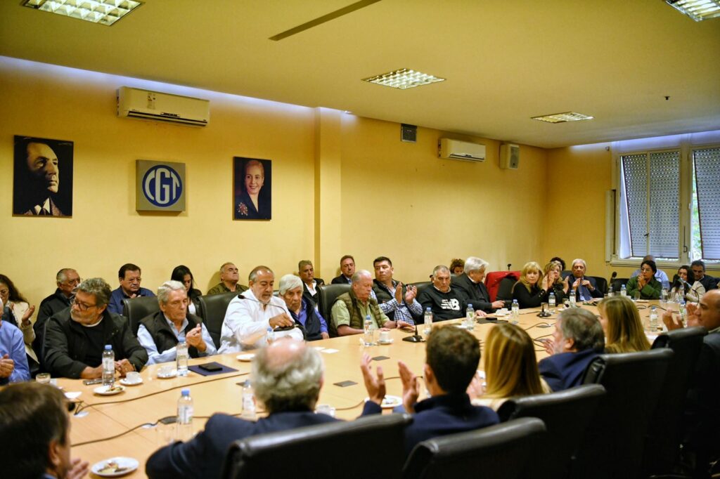 La CGT recibió a los Senadores de Unión por la Patria que se comprometieron a no aprobar la restitución de Ganancias