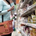El malestar económico ya es estructural: el 86% de los argentinos siente que su salario pierde contra la inflación y la mitad se percibe clase baja
