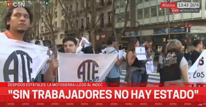 «Semaforazo» de los trabajadores del INDEC contra los despidos de Javier Milei en el Estado