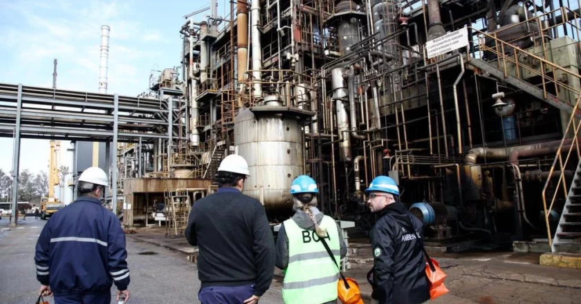 Tras paralizar su producción por la caída de la demanda, Petroquímica Río Tercero presentó procedimiento de crisis y se teme por el futuro de las fuentes laborales