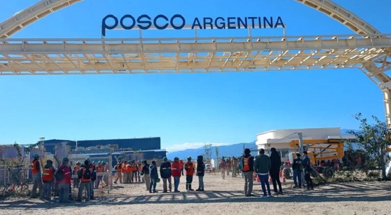 Despiden 125 trabajadores de una tercerizada de la minera Posco con un Whatsapp o por una nota de papel