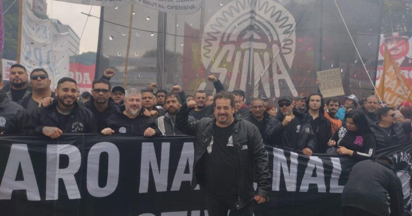 Los trabajadores del Neumático denuncian que los empresarios les quieren bajar el sueldo y paralizarán todas las plantas el 7 de mayo