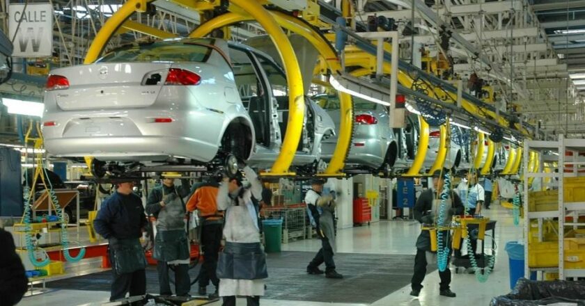 La recesión siguió en abril: el índice de producción industrial cayó casi 10 puntos y ya hay impacto en el empleo