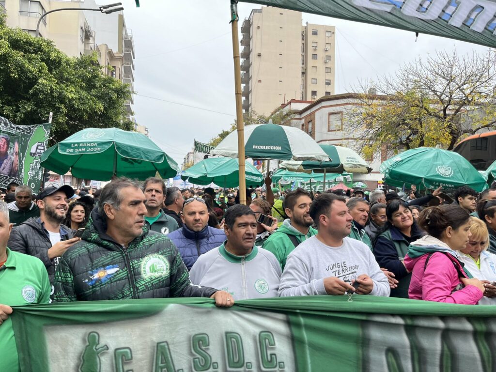 Pablo Moyano catalogó de "entrega" la aprobación de la Ley bases y anticipó que "el paro del 9 de mayo está garantizado y va a ser histórico"