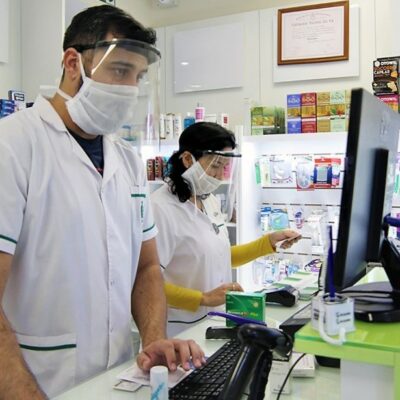 Trabajadores de Farmacia firman una paritaria que lleva el salario mínimo, con un bono, a 650 mil pesos