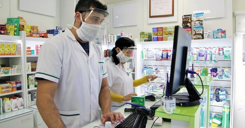 Trabajadores de Farmacia firman una paritaria que lleva el salario mínimo, con un bono, a 650 mil pesos
