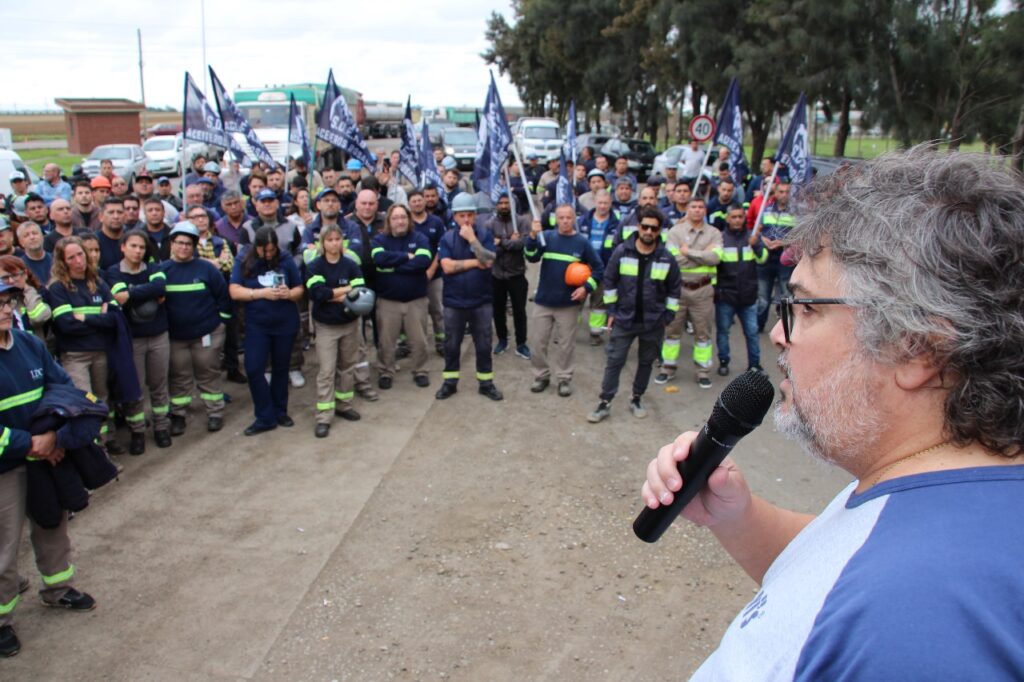 Aceiteros le suman movilizaciones y asambleas en los portones de las empresas al paro general