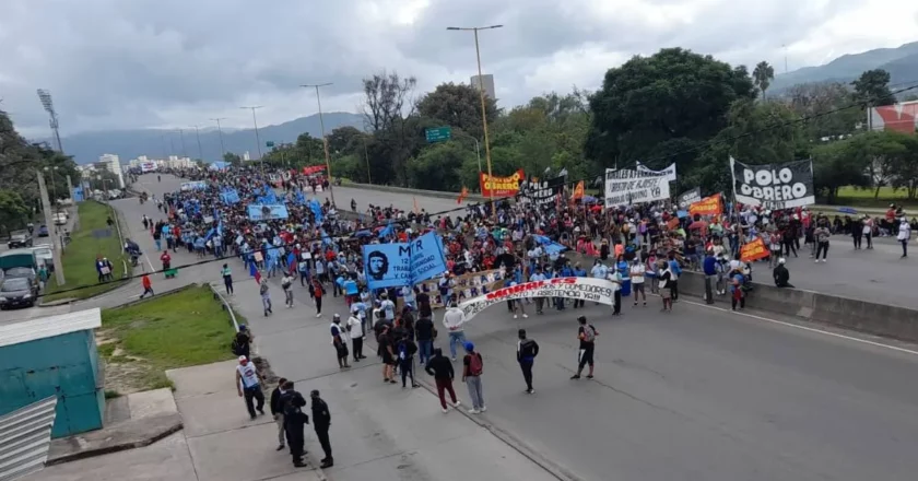 Las organizaciones sociales vuelven a confluir en una protesta contra Milei y anuncian 500 cortes de ruta