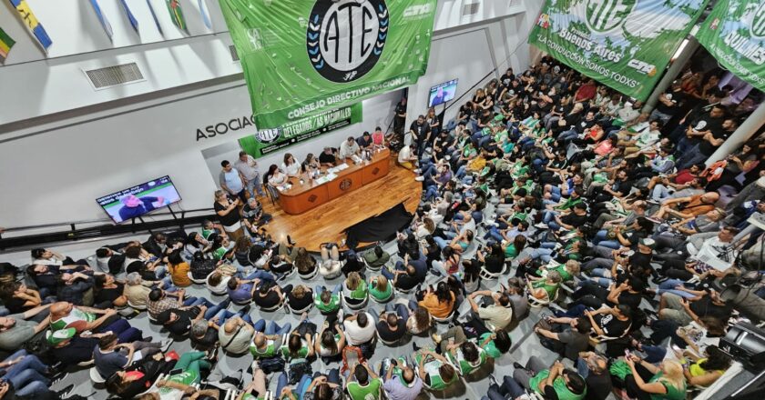ATE anunció una Jornada Nacional de Lucha con movilización al Congreso para rechazar los despidos y la Ley Bases: «A los diputados que levanten la mano a favor no hay que votarlos nunca más»