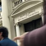 El Banco Central habilita las cuentas sueldo en dólares y abre la puerta al pago de salarios en moneda extranjera