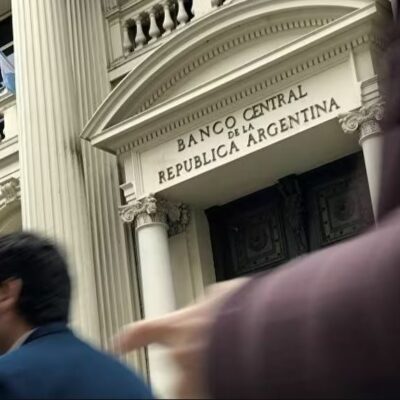 El Banco Central habilita las cuentas sueldo en dólares y abre la puerta al pago de salarios en moneda extranjera