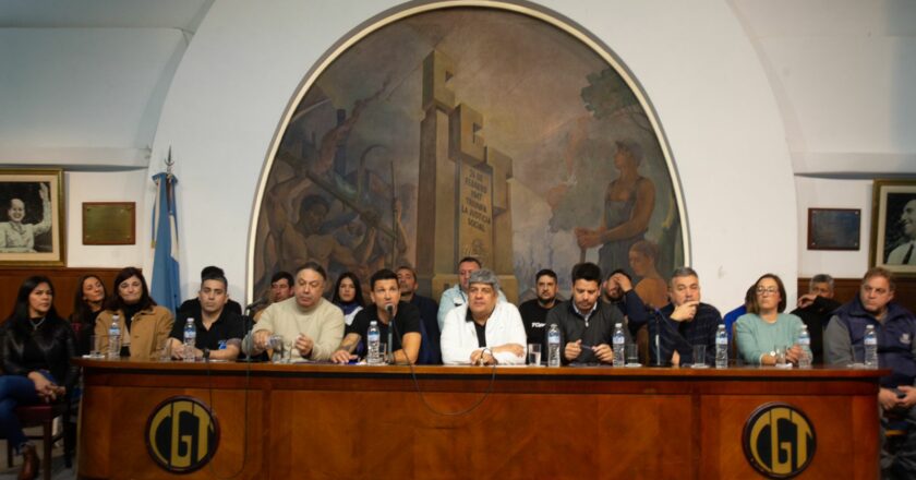 Brey destacó la importancia de promover políticas públicas deportivas ante la firma de dos importantes convenios en la sede de la CGT