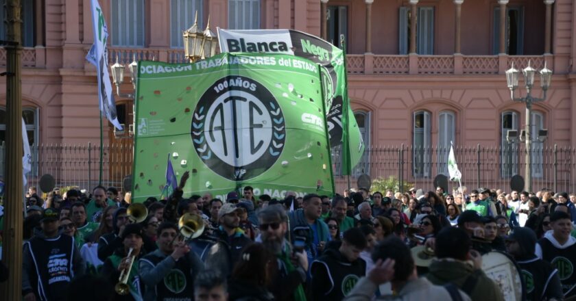 ATE exige paritarias urgentes y acusa al Gobierno de dilatar las negociaciones destruyendo el 27% del poder adquisitivo de los estatales