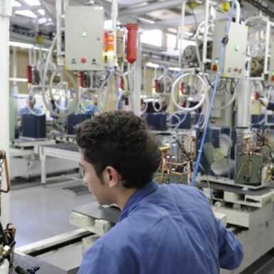 La industria electrónica y electromecánica se desploma en un 44% el segundo trimestre y el empleo sigue en retroceso