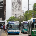 El Gobierno anunció que pagará los subsidios pero los colectivos mantendrán la baja frecuencia mientras reclaman deudas pendientes