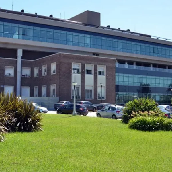 Denuncian nuevos despidos y vaciamiento en el Hospital Posadas: ya perdieron unos 200 trabajadores