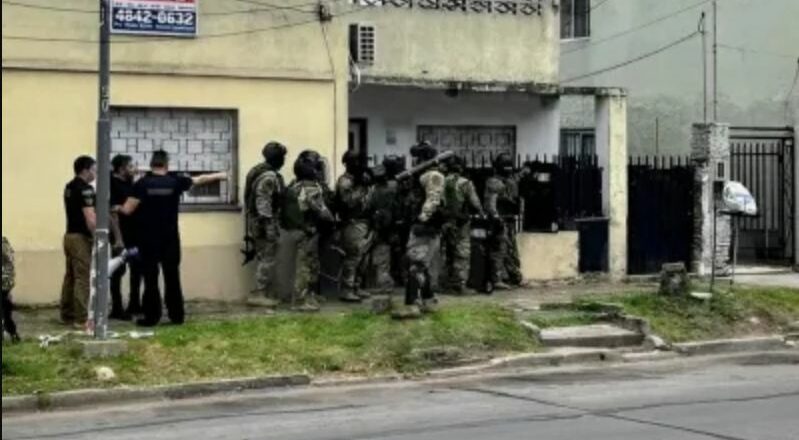 Las consecuencias del ajuste: Un hombre perdió su trabajo, se atrincheró armado y se mató
