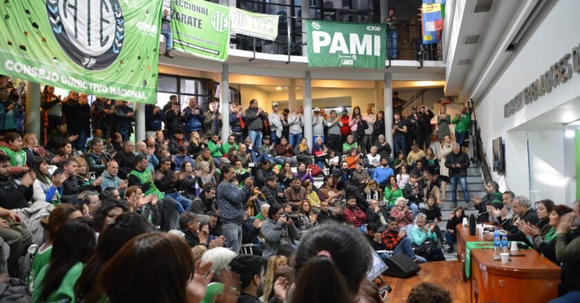 ATE largó una seguidilla de asambleas para convocar a estatales al paro con movilización del jueves y llamó a «sacarle la lapicera a los que firman acuerdos a la baja»