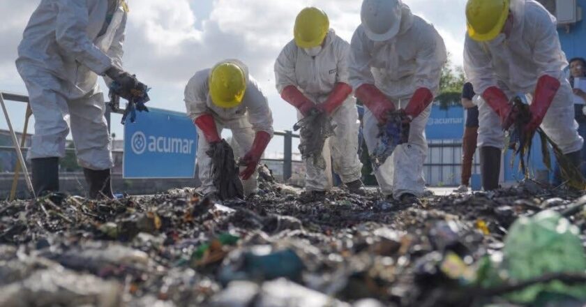 El Gobierno despidió también a más de 400 trabajadores y profundizó el vaciamiento de la ACUMAR