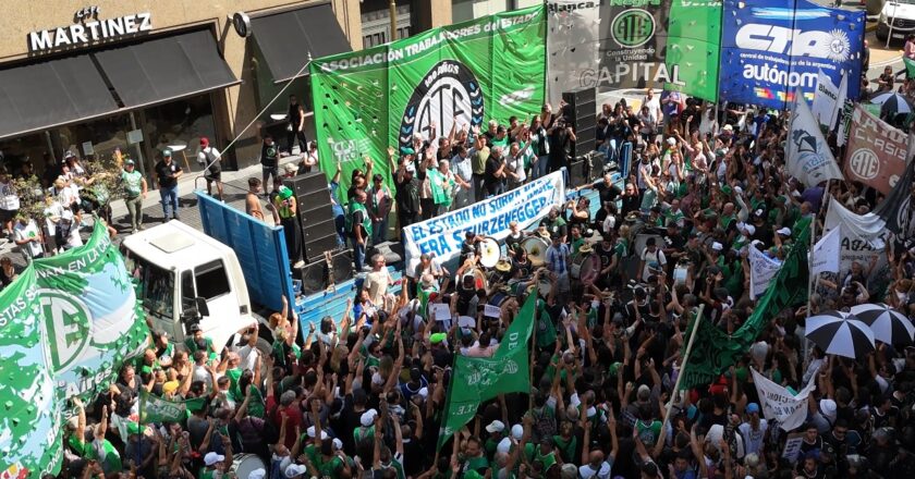 En un plenario de ATE, Aguiar llamó a todos los trabajadores a «parar igual» aunque la CGT no convoque «porque tienen cobertura legal»