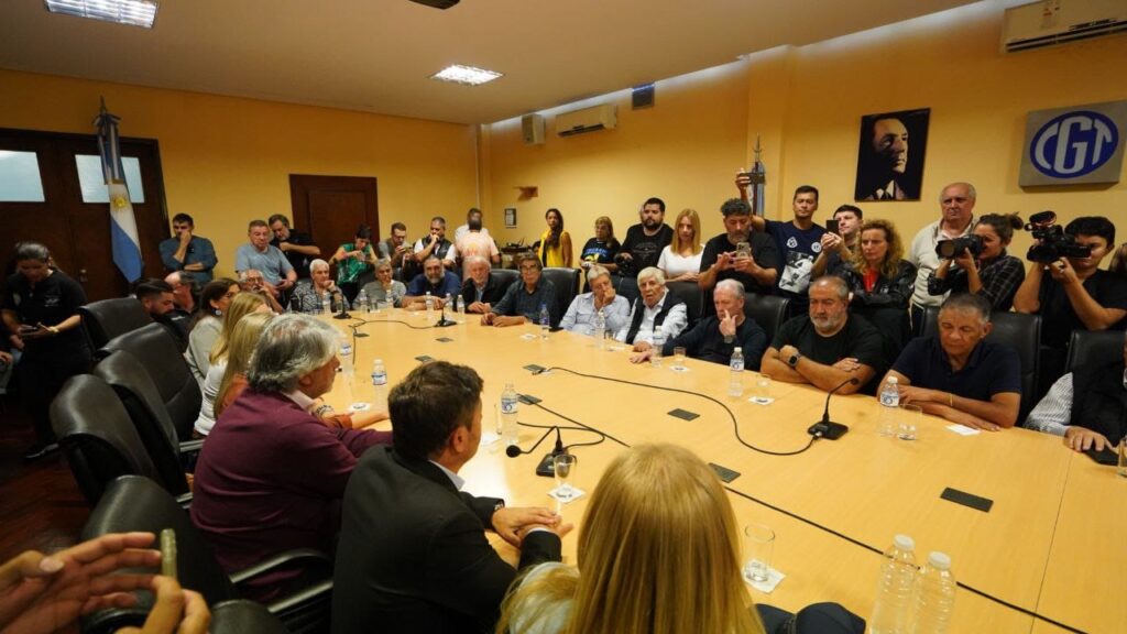 La movilización de la CGT terminó con una cumbre de todo el arco sindical con Axel Kicillof en medio del debate interno del peronismo