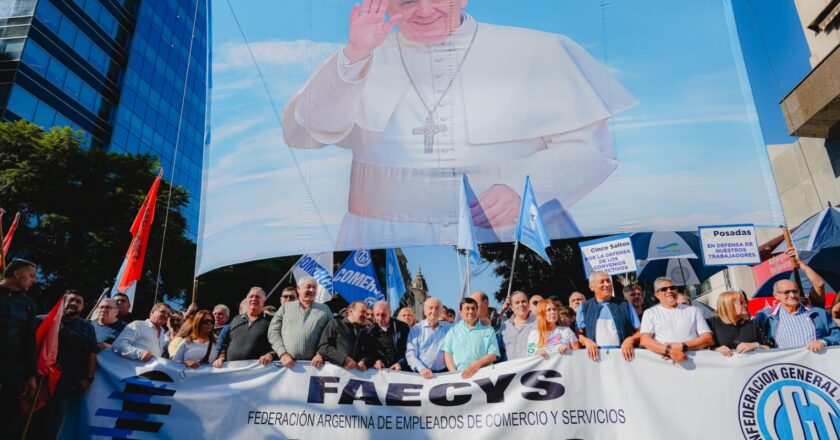 Día del Trabajador: Cavalieri encabezó la marcha «en defensa del salario y el trabajo digno»