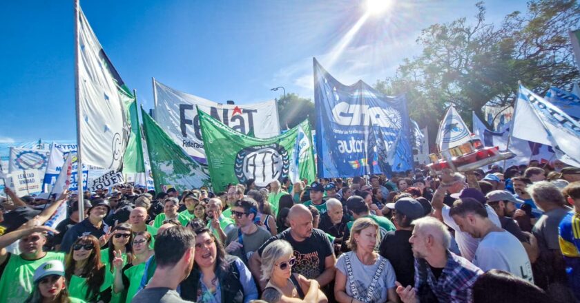 ATE movilizó en la previa del Día del Trabajador: “Aunque no lo parezca, tenemos algo que celebrar y es la caída de la imagen presidencial”