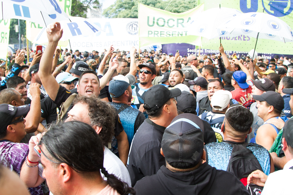 "El trabajo es sagrado", la consigna que motoriza la convocatoria de la CGT por el 1° de mayo y a la que se sumó todo el arco sindical