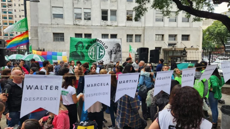 Se masifican las protestas contra el ajuste de Pettovello en Capital Humano: "Es la sexta tanda de despidos, concretados por la noche y con correos electrónicos despersonalizados y violentos"