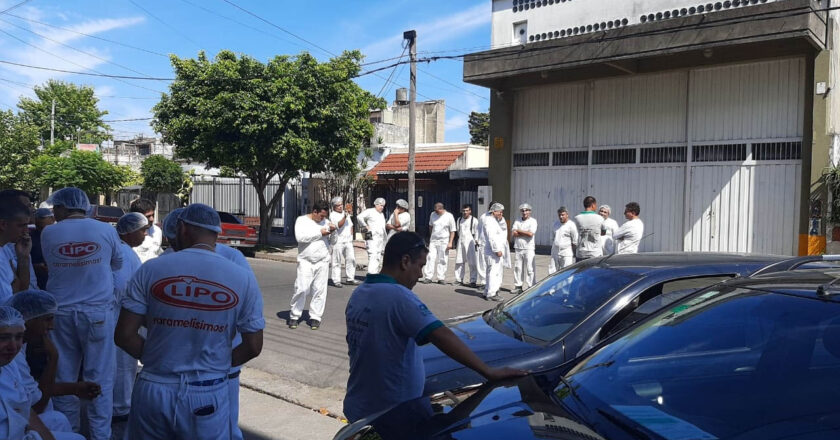 Paro total en la fábrica de caramelos Lipo: Trabajadores denuncian sueldos impagos y vaciamiento