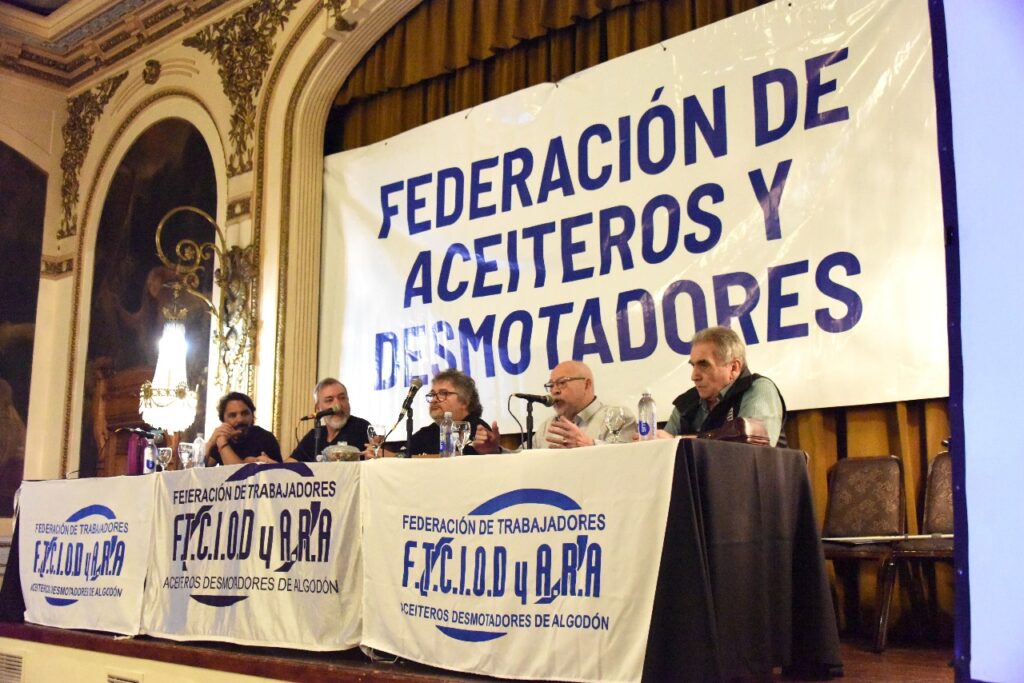 "Tenemos que contar cómo fue que conseguimos los salarios y condiciones laborales que tenemos. Fue con lucha y huelga porque hasta 2010 teníamos salarios de pobreza", aseguró Yofra