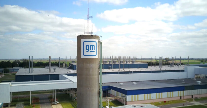 General Motors confirmó que frenará su producción durante todo junio y que sumará una semana de suspensión mensual hasta diciembre