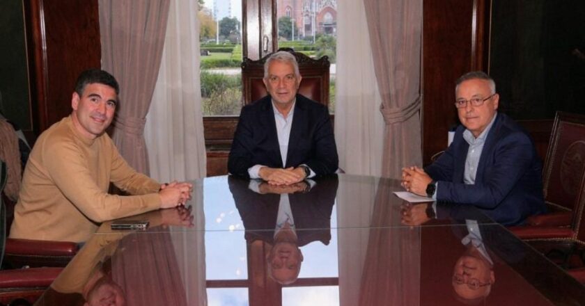 Alak acordó con UPCNBA un incremento del 7% para los municipales platenses: «Estamos comprometidos con mejorar la calidad de vida de nuestros trabajadores»