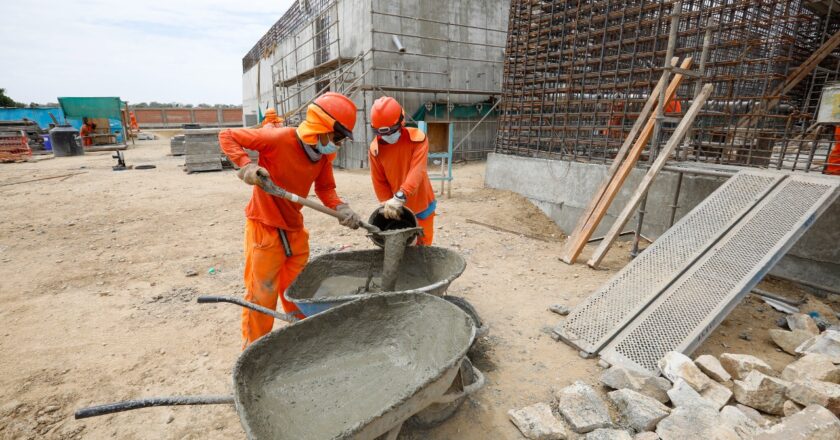 Por el cepo paritario del Gobierno que pisó los sueldos de la UOCRA, la Construcción aumentó menos del 1% en abril