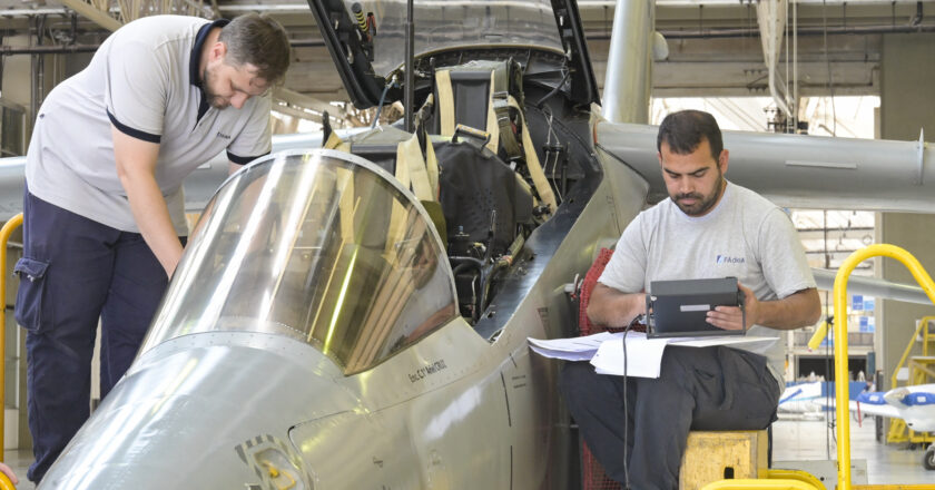 La Fábrica Argentina de Aviones FAdeA reabre sus puertas pero la incertidumbre persiste sobre el futuro de sus 700 trabajadores