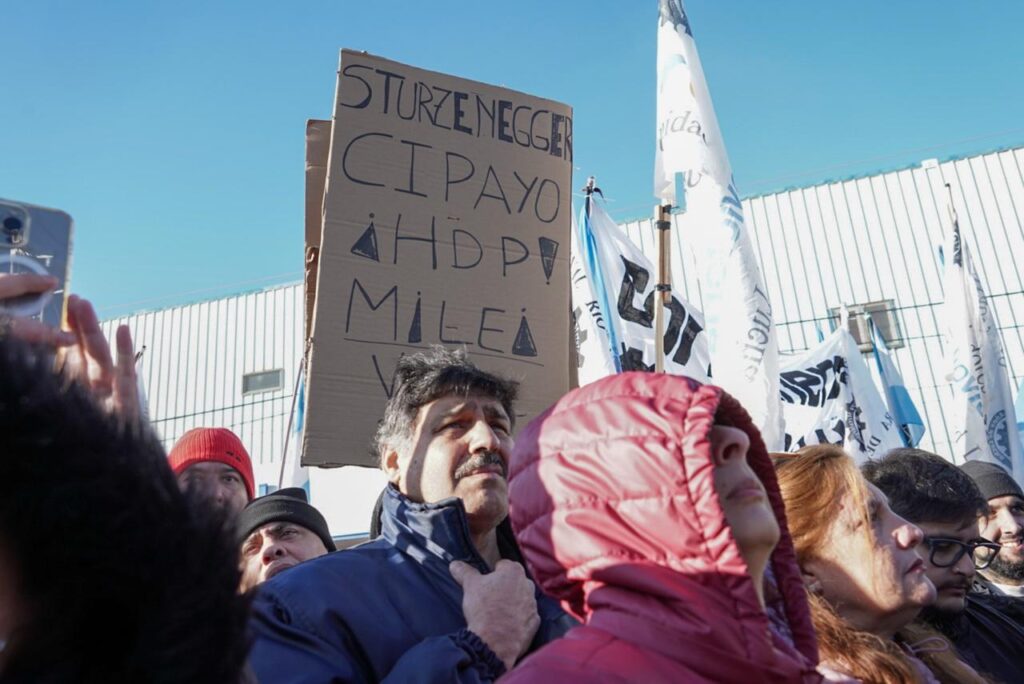 "Conciliación obligatoria las pelotas", el grito de la UOM que mantiene el paro total en Tierra del Fuego contra la eliminación de aranceles a productos electrónicos